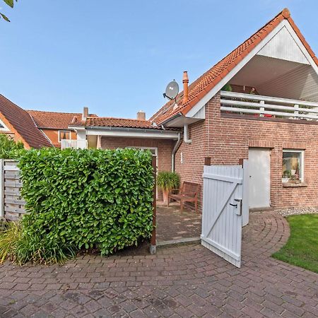 Enticing Holiday Home In Oldenburg With Garden Near Sea Dannau Exterior photo