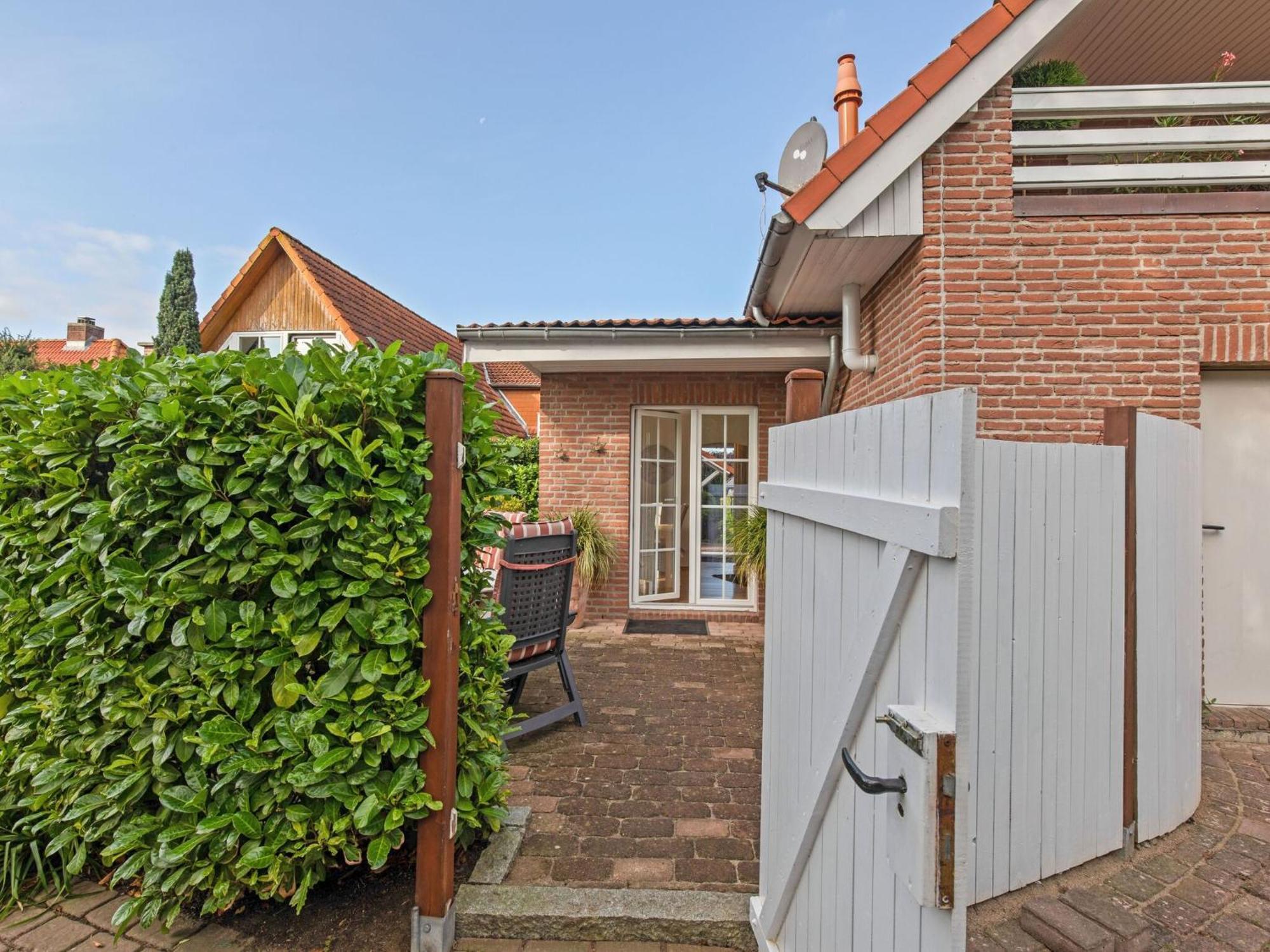 Enticing Holiday Home In Oldenburg With Garden Near Sea Dannau Exterior photo