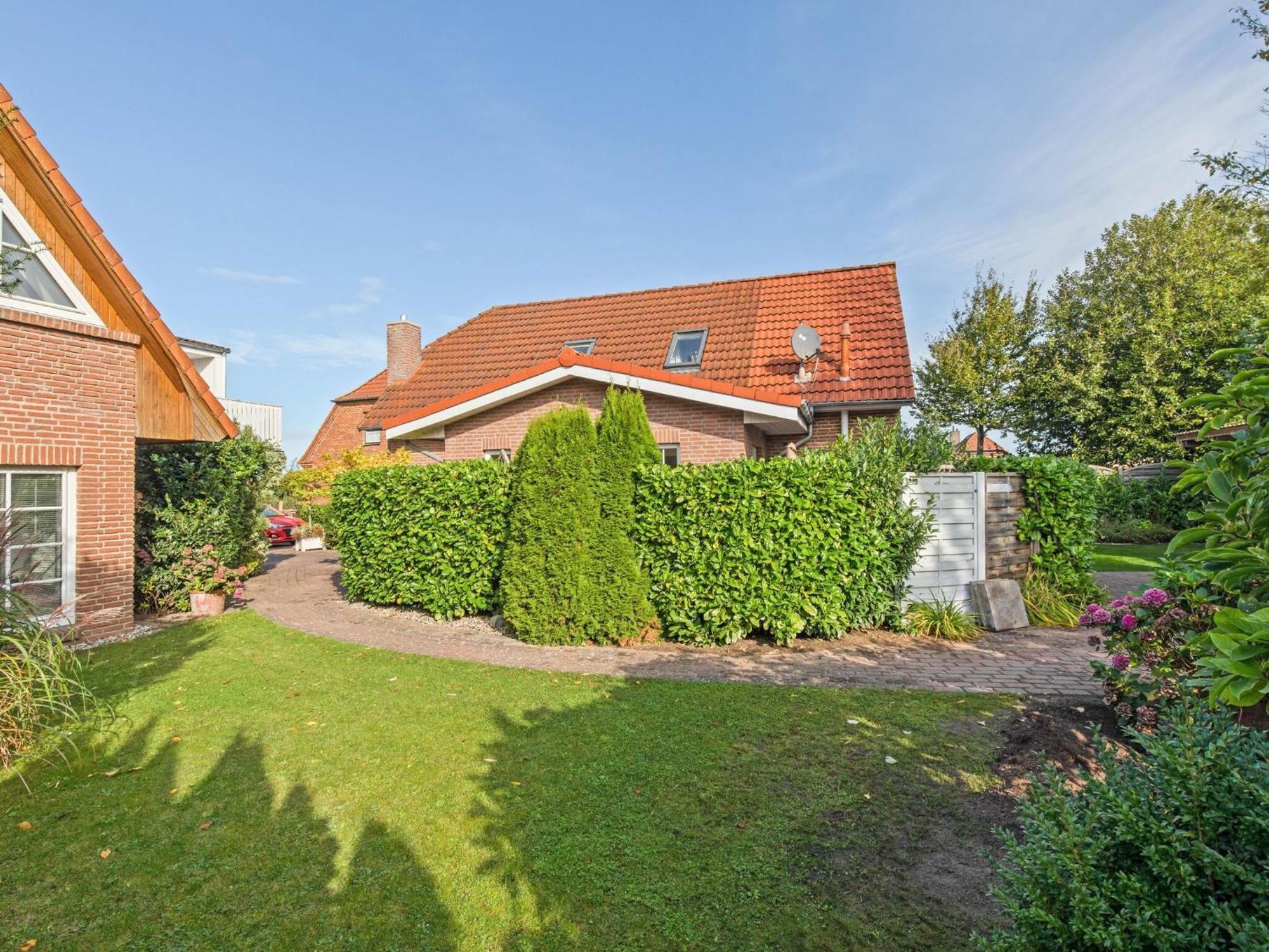 Enticing Holiday Home In Oldenburg With Garden Near Sea Dannau Exterior photo