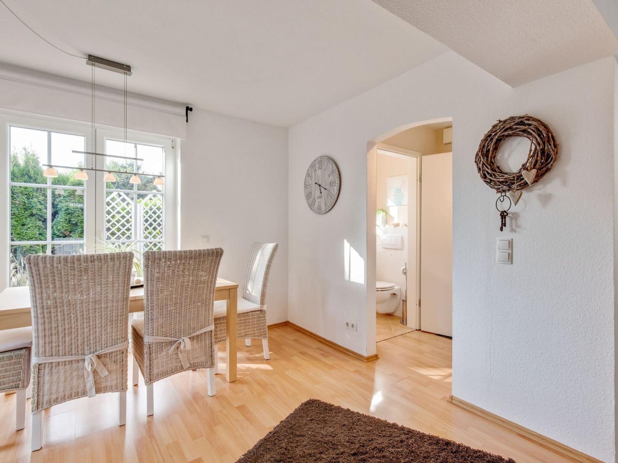Enticing Holiday Home In Oldenburg With Garden Near Sea Dannau Exterior photo