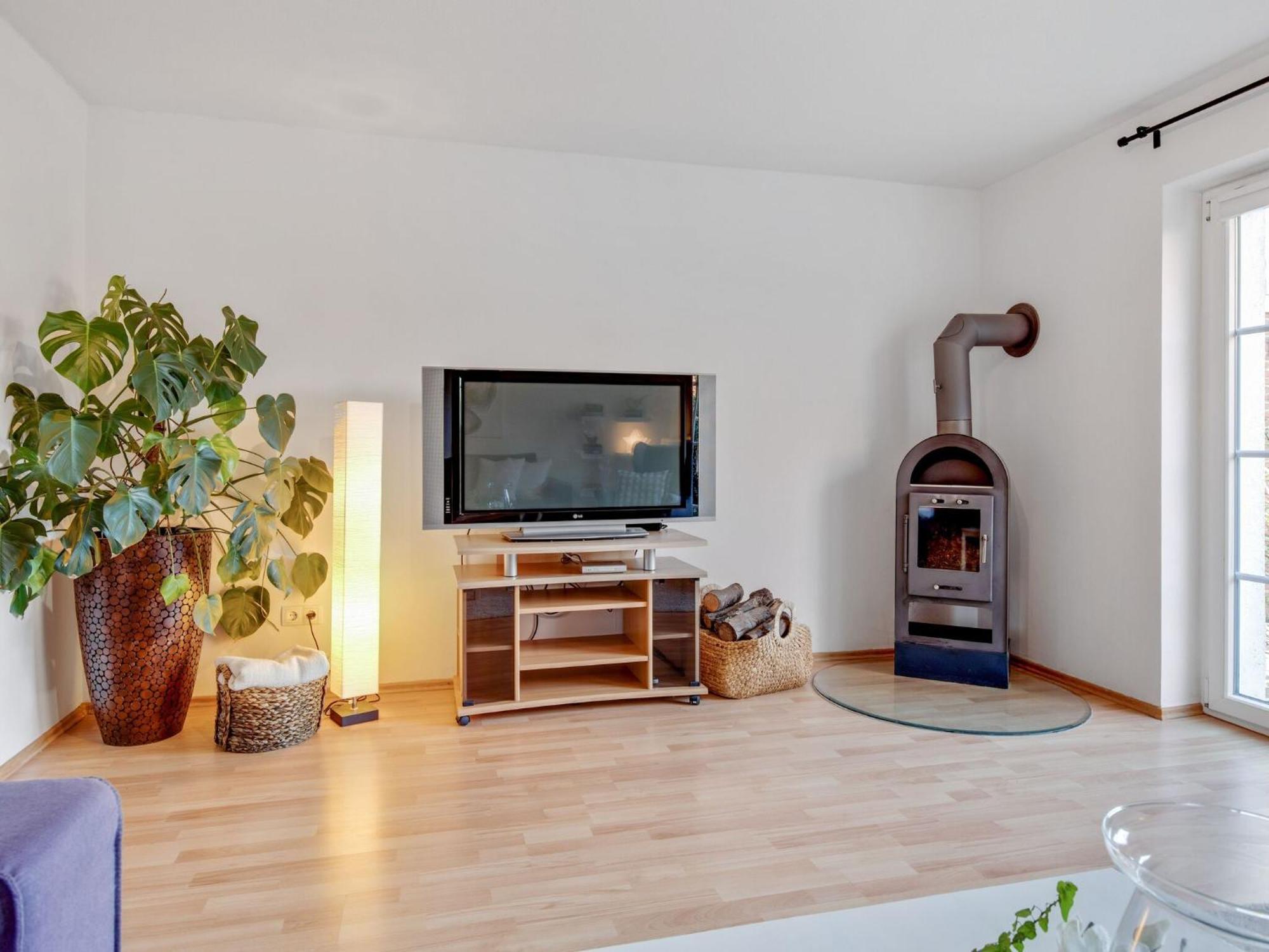 Enticing Holiday Home In Oldenburg With Garden Near Sea Dannau Exterior photo