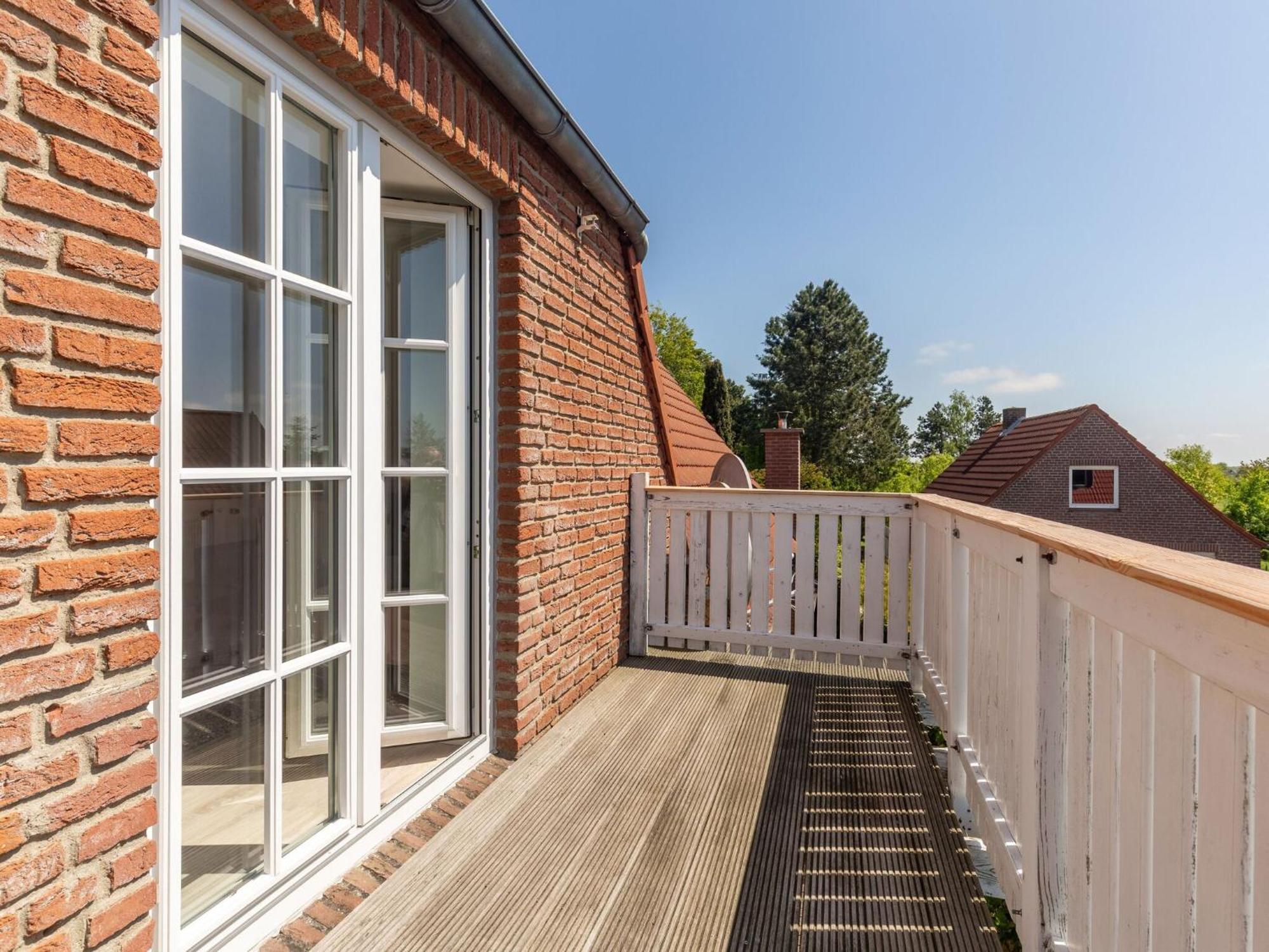 Enticing Holiday Home In Oldenburg With Garden Near Sea Dannau Exterior photo